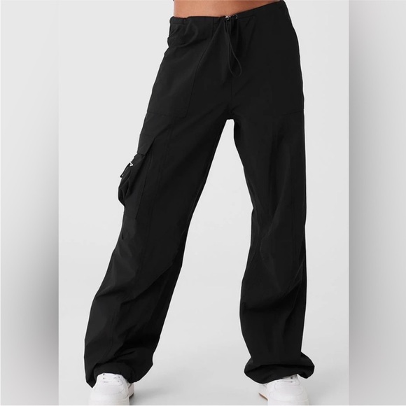 NWOT Alo Yoga Megastar Cargo Pants Black Small - Picture 5 of 16